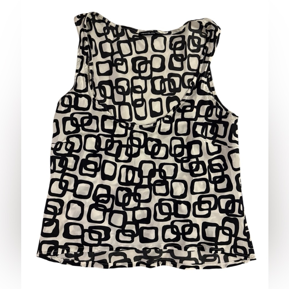 Black and White Geometric Print Top